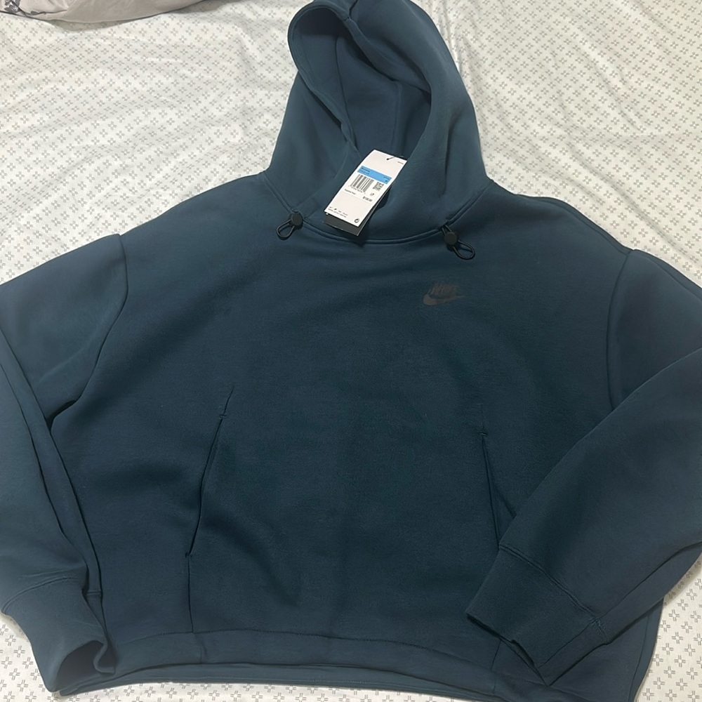 Brand new women’s Nike sweater